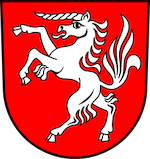 In rot ein weißes, aufgerichtetes Einhorn